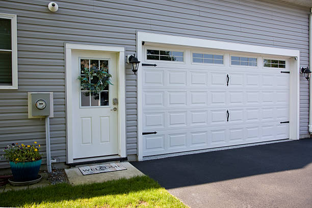 24/7 Emergency Garage Door Panel Replacement experts in Preston Heights, IL